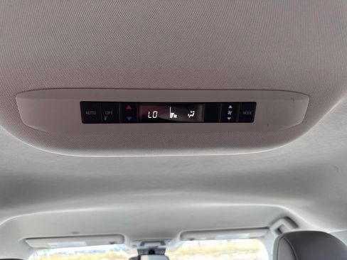 Used 2024 Toyota Sienna LE FWD image 15