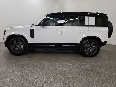 Used 2025 Land Rover Defender 110 X-Dynamic SE image 10