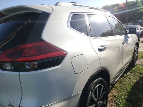 Used 2018 Nissan Rogue SL w/ Premium Package FWD image 2