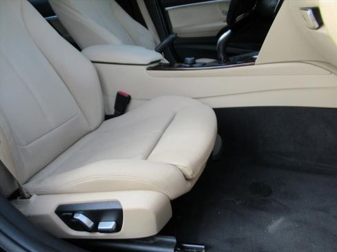 Used 2018 BMW 330i Sedan w/ Convenience Package image 8