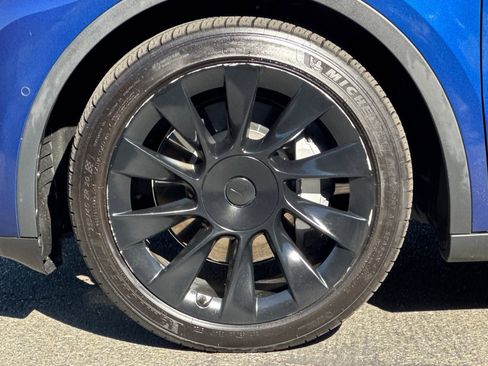 Used 2020 Tesla Model Y Long Range image 24