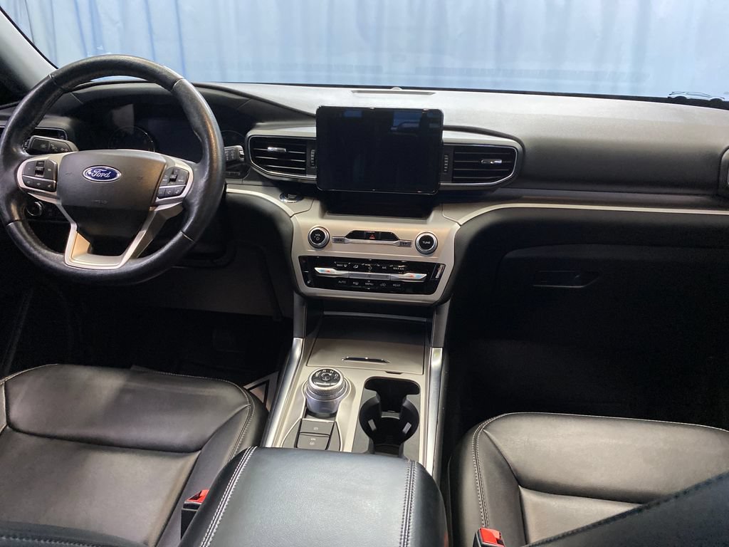 Used 2022 Ford Explorer XLT w/ Equipment Group 202A AWD/4WD image 41