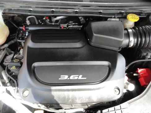 Used 2017 Chrysler Pacifica LX FWD image 34