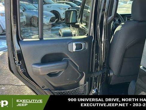 Used 2021 Jeep Gladiator Willys image 20