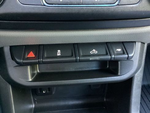 Used 2022 Chevrolet Colorado W/T w/ WT Convenience Package image 49