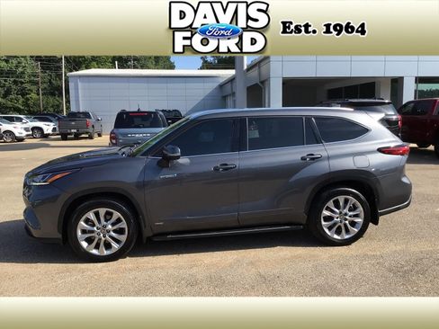 Used 2021 Toyota Highlander Limited AWD/4WD image 4