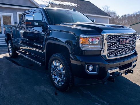 Used 2018 GMC Sierra 2500 Denali w/ Duramax Plus Package image 9