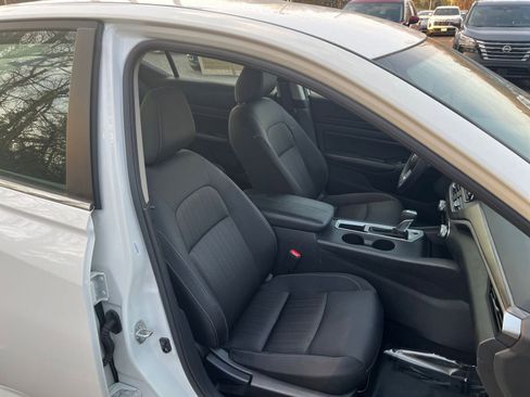 Used 2025 Nissan Altima 2.5 SV image 36