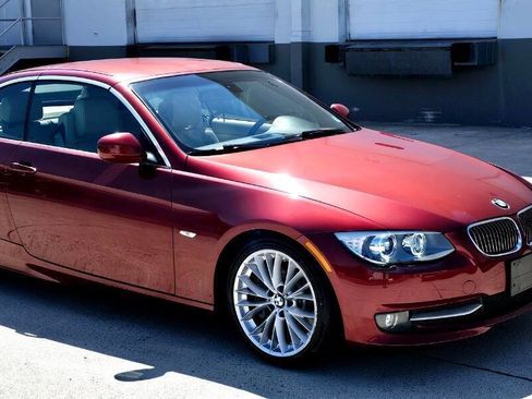 Used 2011 BMW 335i Convertible image 13