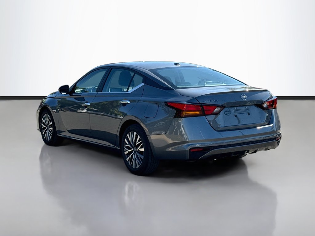 Used 2025 Nissan Altima 2.5 SV FWD image 5