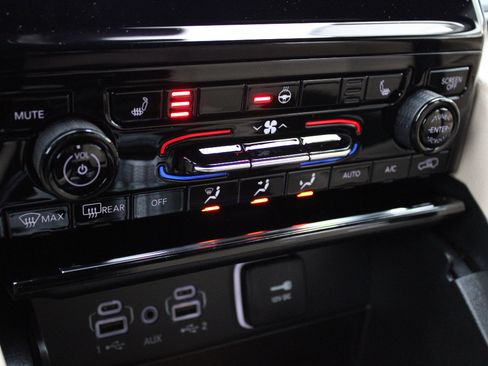 New 2025 Jeep Grand Cherokee Limited image 17