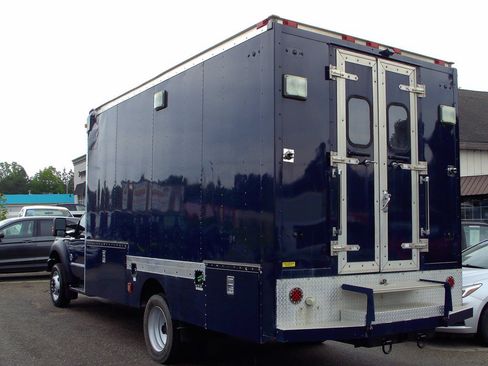 Used 2012 Ford F550 4x4 Regular Cab Super Duty w/ Payload Upgrade Pkg image 38