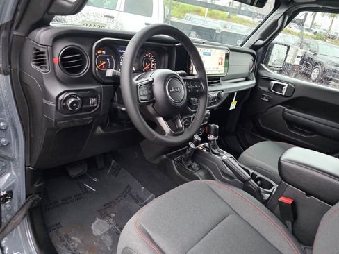 New 2026 Jeep Wrangler Unlimited Rubicon w/ Technology Group image 10