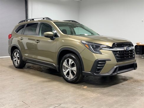 Used 2024 Subaru Ascent Premium image 2