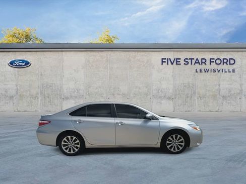 Used 2015 Toyota Camry XLE w/ Moonroof Package FWD image 9