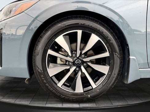 Certified 2024 Nissan Sentra SV w/ SV Premium Package FWD image 10