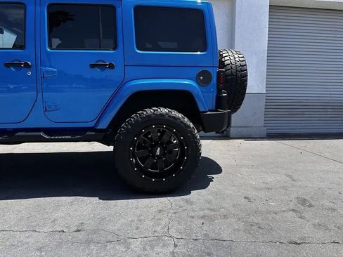 Used 2015 Jeep Wrangler Unlimited Sahara w/ Connectivity Group AWD/4WD image 16