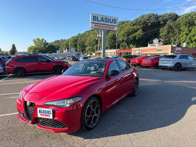 Used 2022 Alfa Romeo Giulia Veloce AWD/4WD image 1