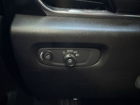 Used 2022 Chevrolet Traverse RS image 13