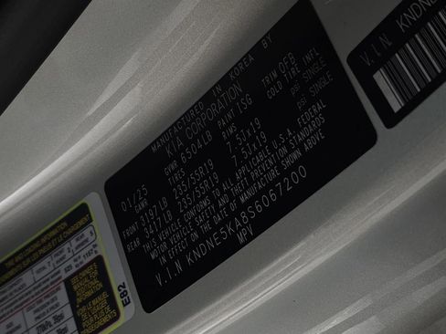 Used 2025 Kia Carnival SX Prestige image 40