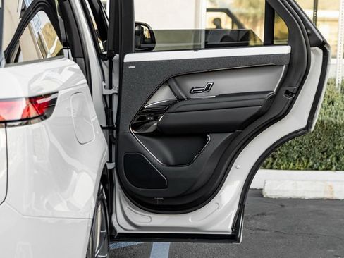 Used 2024 Land Rover Range Rover Sport Dynamic SE image 23