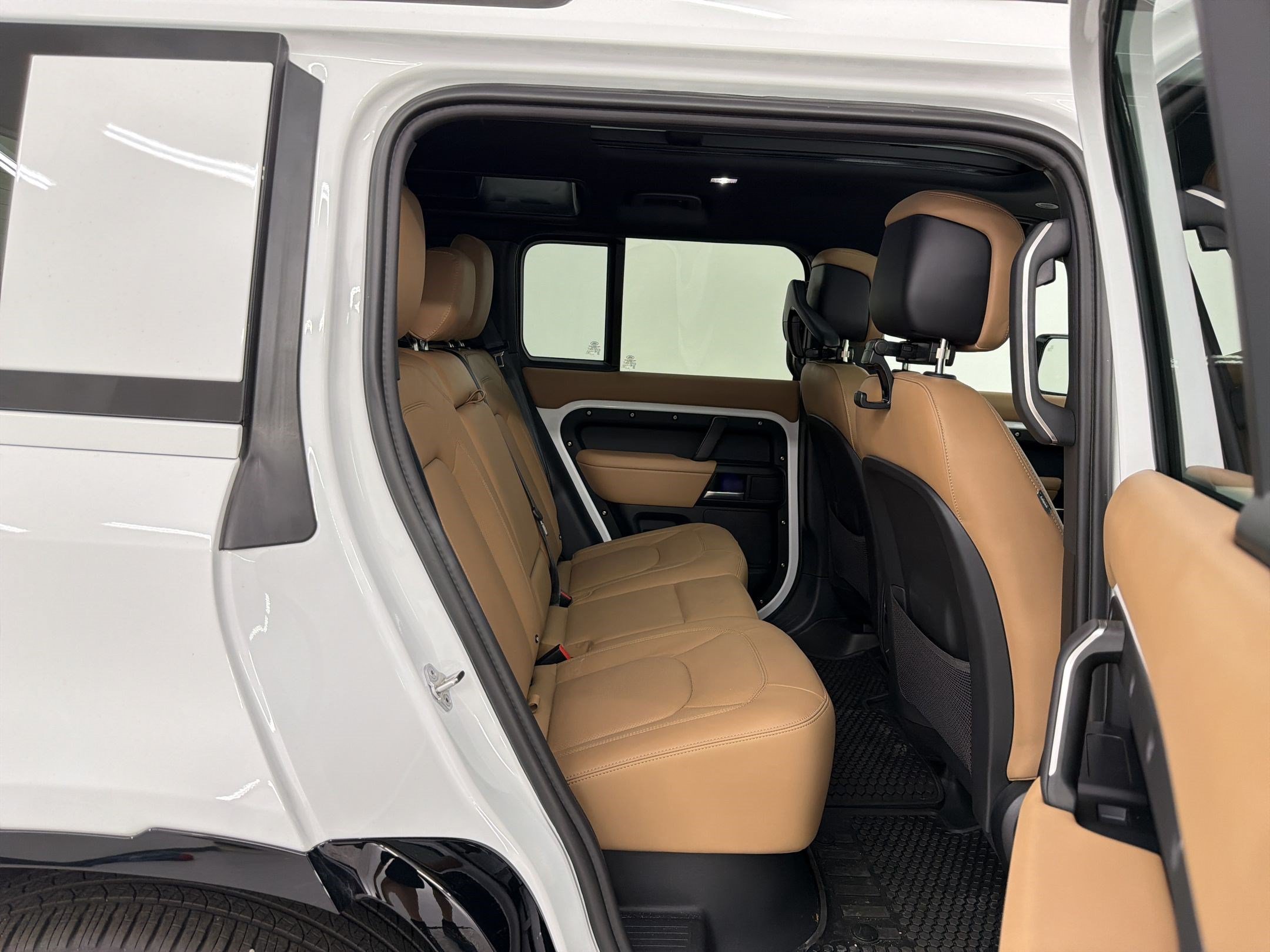 New 2026 Land Rover Defender 110 X-Dynamic SE AWD/4WD image 28