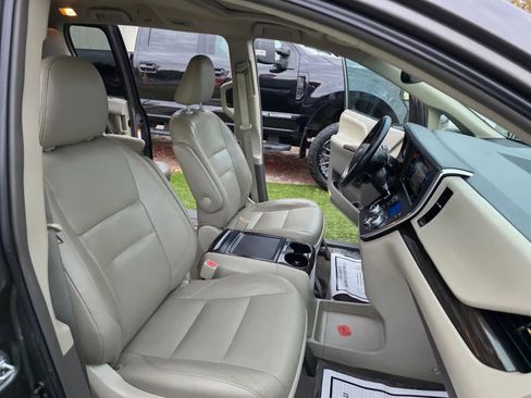Used 2015 Toyota Sienna XLE image 10