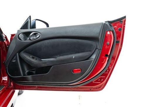 Used 2015 Nissan 370Z NISMO image 25