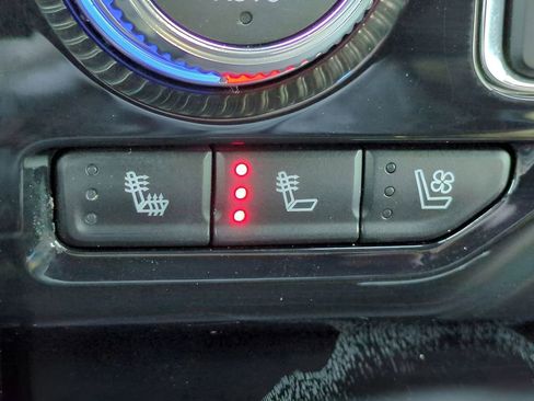 Used 2023 GMC Yukon Denali w/ Advanced Technology Package image 24