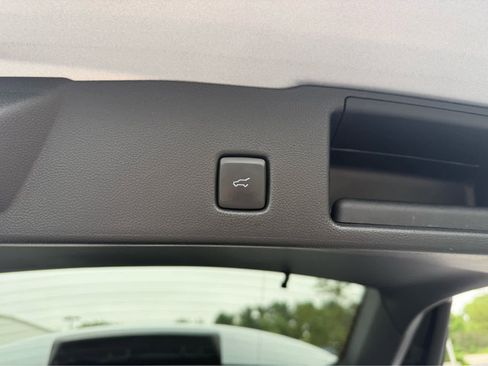 Used 2022 Ford Escape SEL image 11