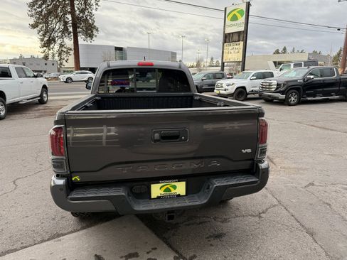 Used 2018 Toyota Tacoma TRD Off-Road image 3