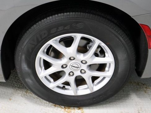 Used 2023 Chrysler Pacifica Touring-L image 18