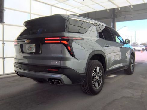 Used 2024 Chevrolet Traverse LT FWD image 4