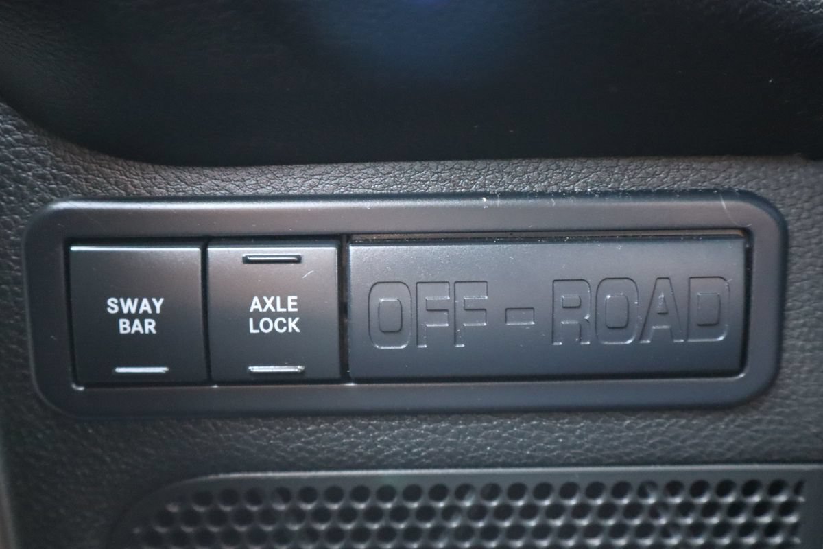 Used 2015 Jeep Wrangler Unlimited Rubicon w/ Connectivity Group AWD/4WD image 29