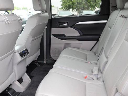 Used 2016 Toyota Highlander XLE AWD/4WD image 18