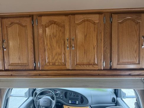 Used 2005 Ford E-350 and Econoline 350 Super Duty RWD image 44