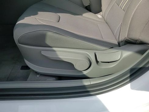 New 2025 Hyundai Elantra SEL image 15