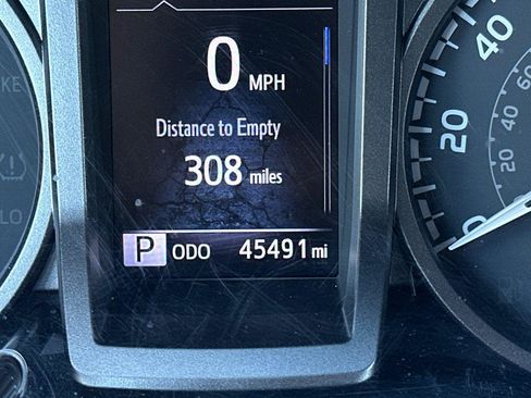 Used 2022 Toyota Tacoma TRD Off-Road image 27