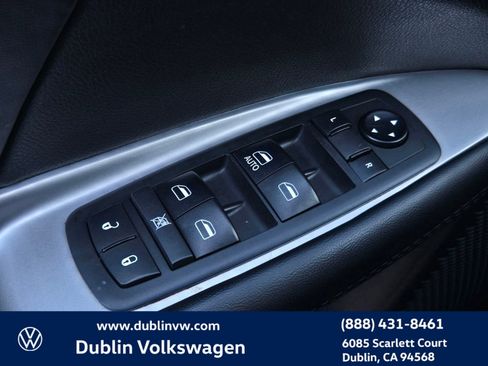 Used 2018 Dodge Journey SE image 11