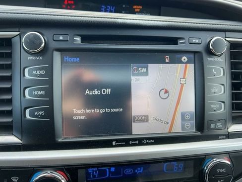 Used 2017 Toyota Highlander XLE image 16