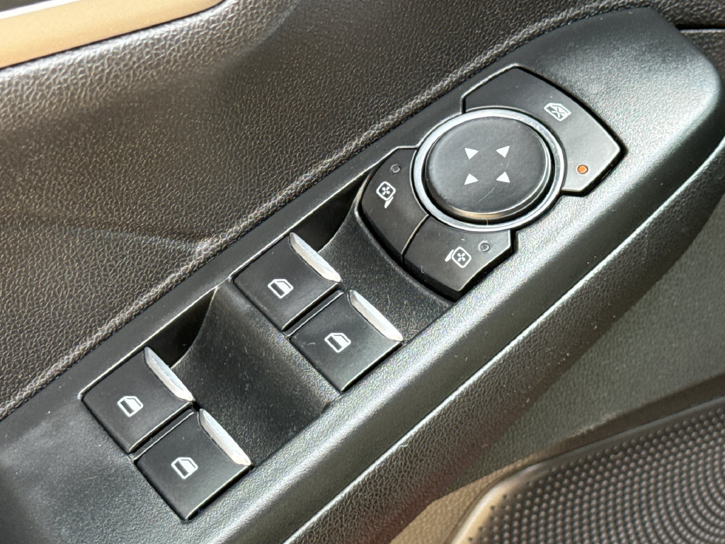 Used 2022 Ford Escape SE w/ SE Sport Appearance Package FWD image 19