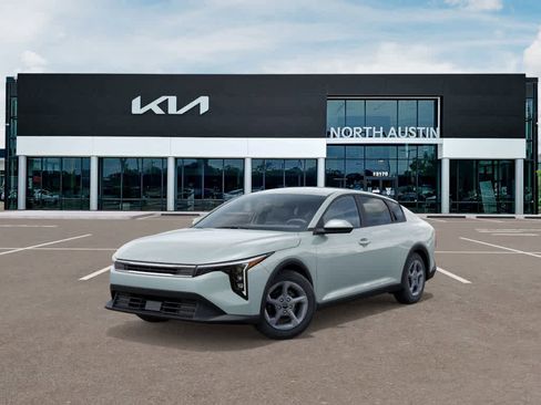 New 2025 Kia K4 LXS image 1