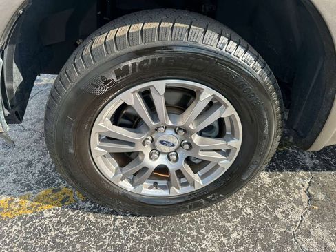 Used 2019 Ford F150 Lariat image 9