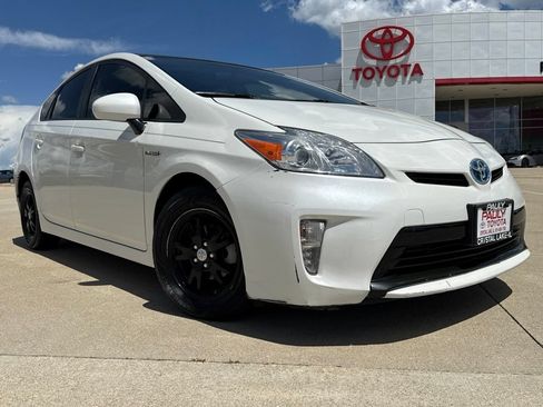 Used 2015 Toyota Prius Three w/ Solar Roof Package FWD image 3