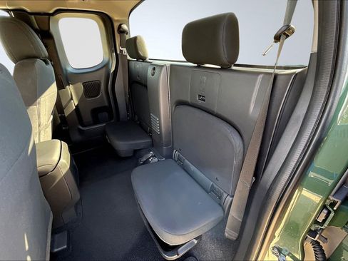 Used 2024 Nissan Frontier SV image 31