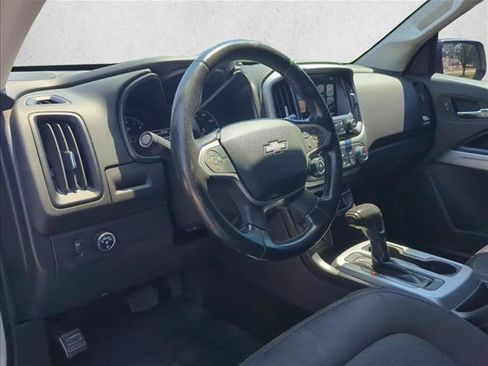 Used 2017 Chevrolet Colorado LT w/ LT Convenience Package RWD image 9