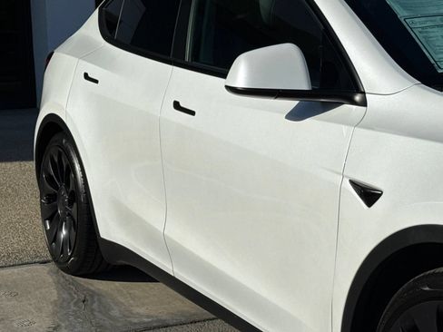 Used 2022 Tesla Model Y Performance AWD/4WD image 9