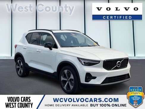 Certified 2026 Volvo XC40 B5 Plus AWD/4WD image 1