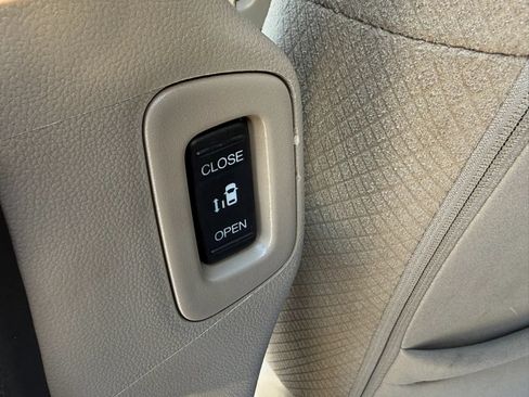 Used 2016 Honda Odyssey SE image 21