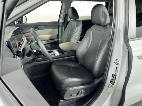 New 2026 Kia Carnival EX FWD image 13